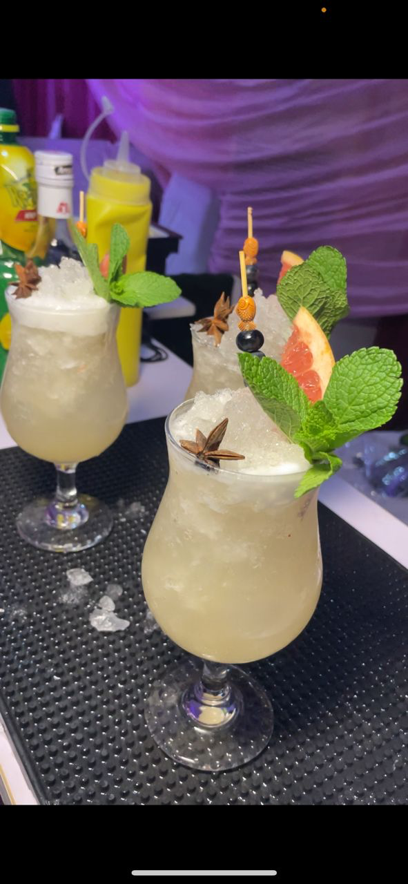 Highbridge Mix fresh citrus and mint drink service